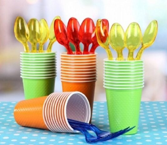 Європарламент схвалив закон про заборону пластикового посуду