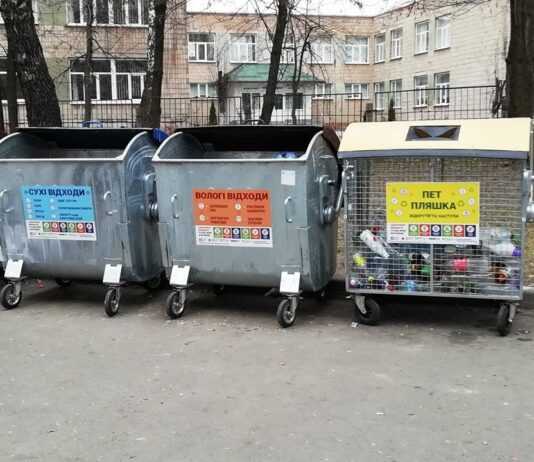 В двух районах Луцка установили контейнеры для сортировки сухих и влажных отходов