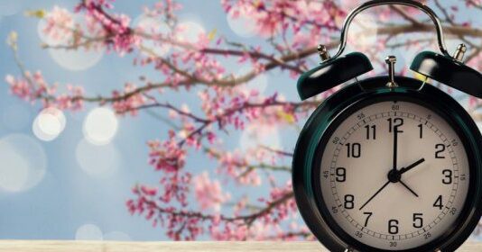 ЄС дав дозвіл країнам не переводити годинники