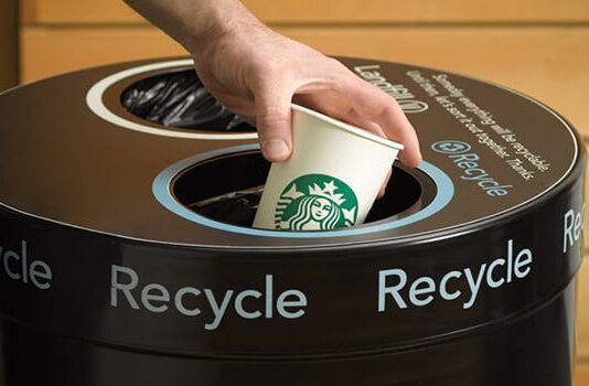 Блокноти та щоденники із стаканчиків: луцькі кав’ярні збирають паперові горнятка на переробку