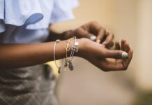 Залишатися завжди в тренді лучани можуть завдяки прикрасам зі срібла