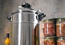 Господині на Волині користуються унікальним пристроєм для консервування