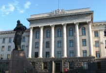 Біля ВНУ посадили грушу з садиби Косачів