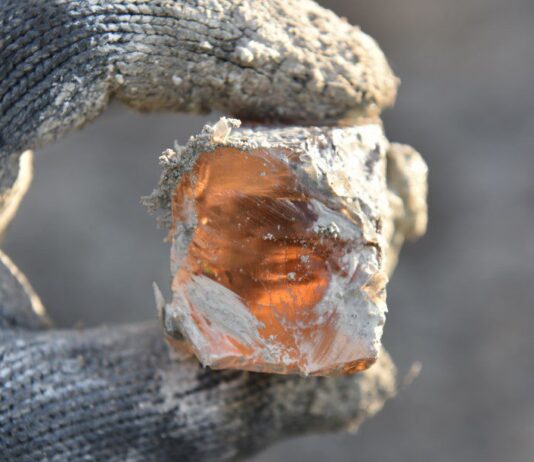 Родовище самоцвітів та дорогоцінний бурштин: відомі природні ресурси Волині