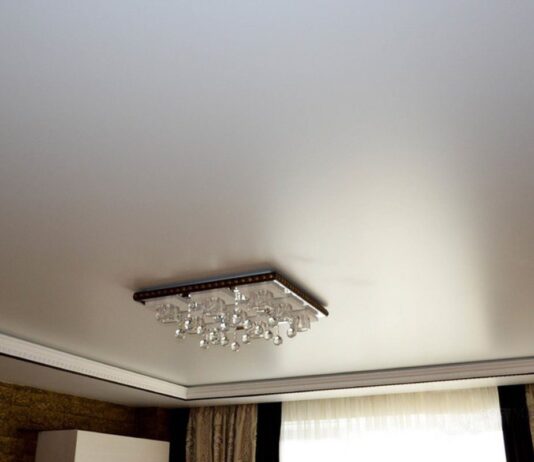 Натяжні стелі у вітальню – просто, стильно та по-сучасному