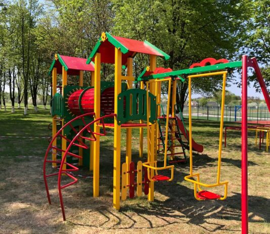 Екскурс з історії по дитячим майданчикам